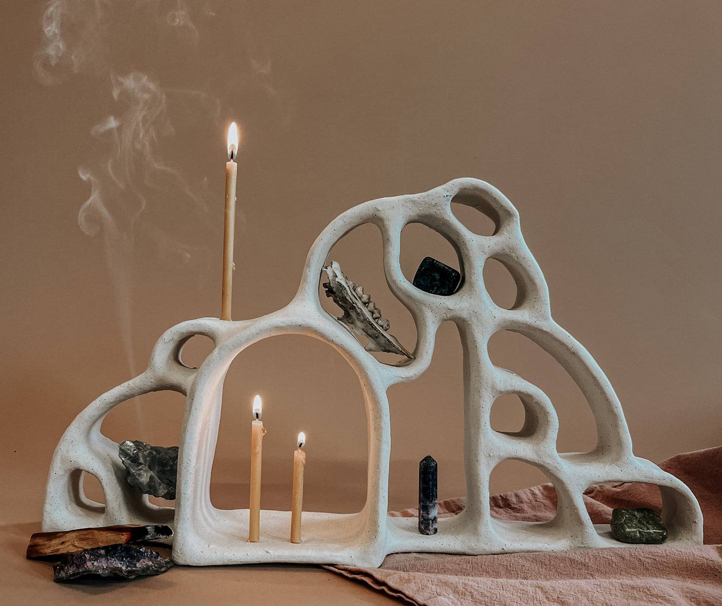 The Heirloom Altar - Speckled Beige