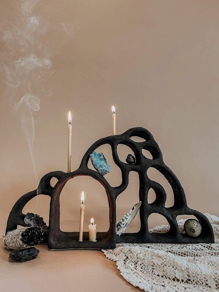 The Heirloom Altar - Black Magma